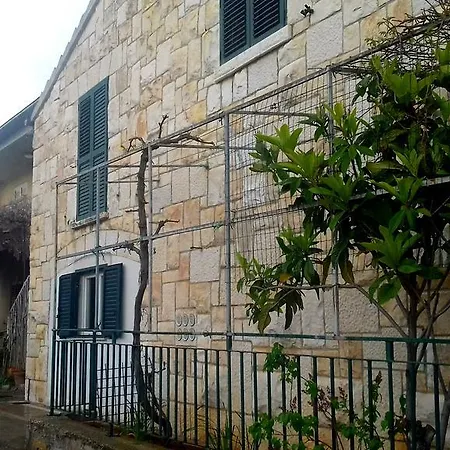 וילה Ella